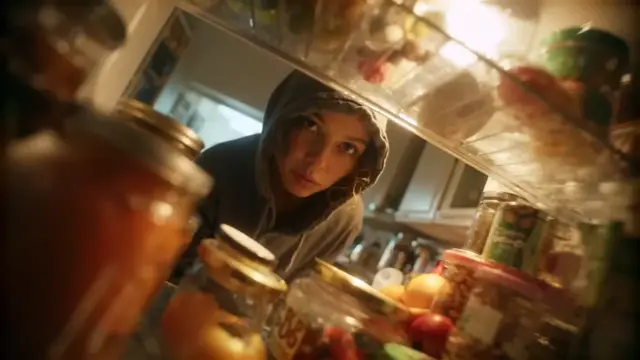 Sulphur 2 example — Kitchen Counter Pan, Interior Lifestyle (interior ambient)